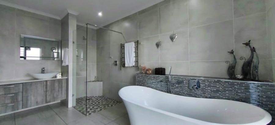 4 Bedroom Property for Sale in Tuscany Ridge North West